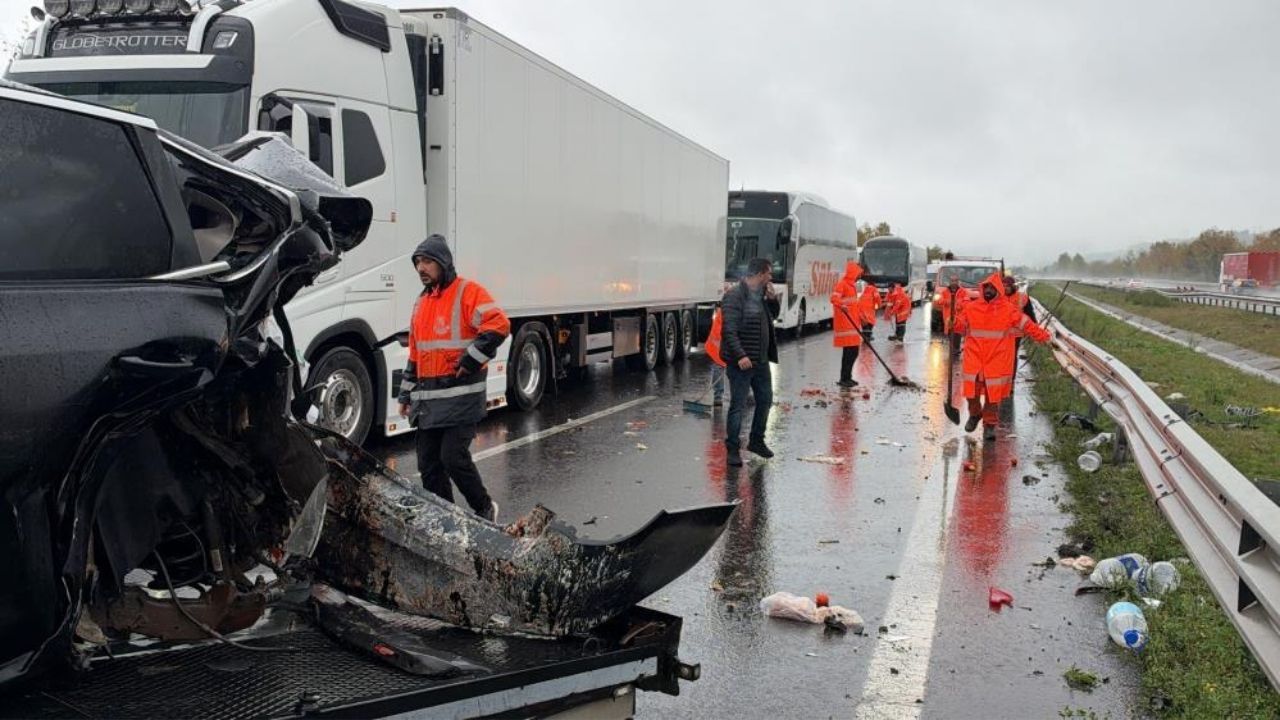 Belediye Başkan Vekili Zincirleme Kazada Yaralandı (1)