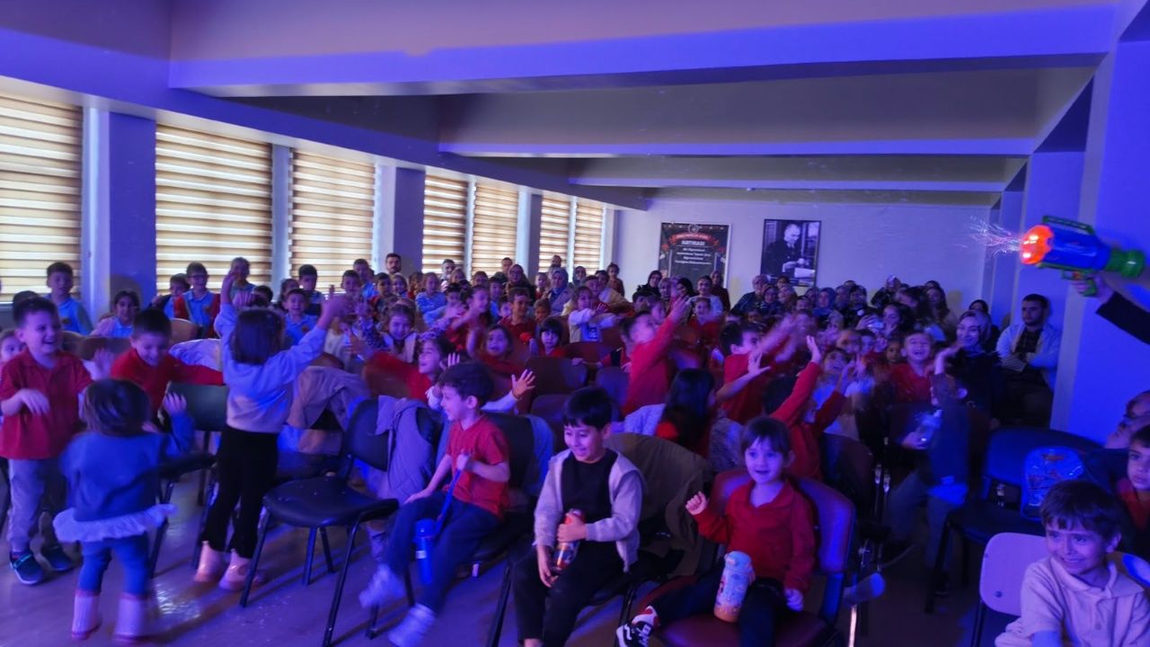 Hanönü’nde Hacivat Karagöz Ve Illüzyon Gösterisi Ilgi Gördü 2
