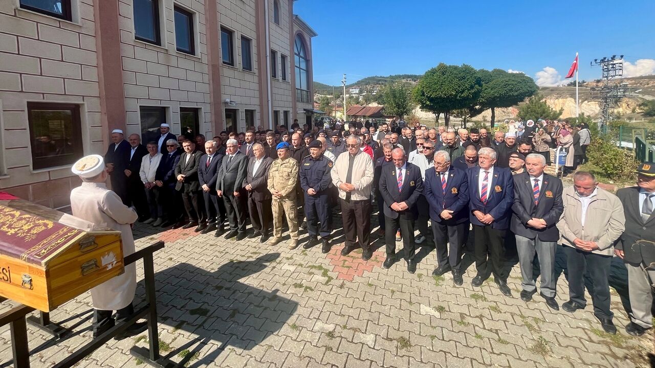 Hikmet Sivrioğlu Toprağa Verildi (1)
