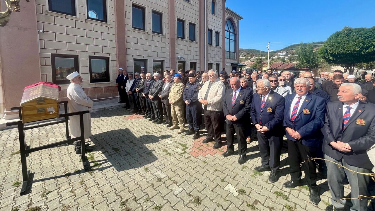 Hikmet Sivrioğlu Toprağa Verildi (2)