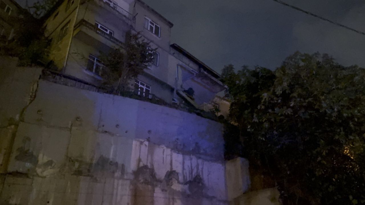 Iki Katlı Binada Göçük, Ekipler Inceleme Başlattı 1
