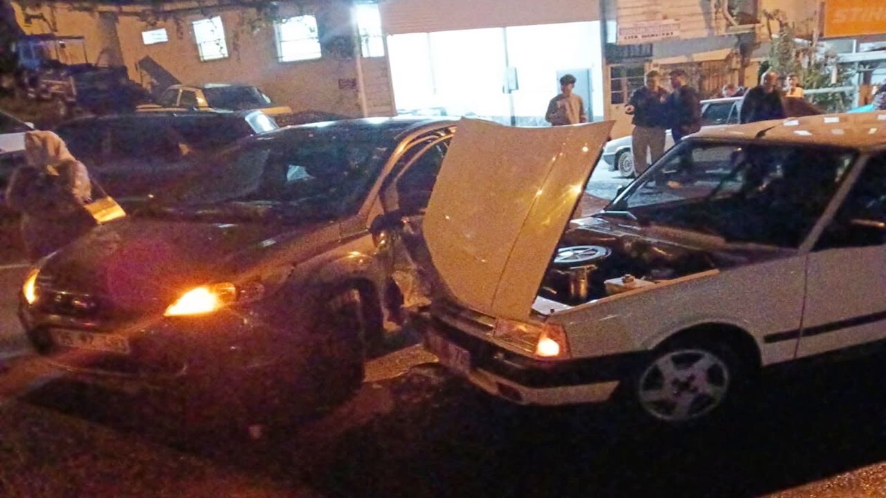 Kastamonu’da trafik kazası: 2 otomobil çarpıştı