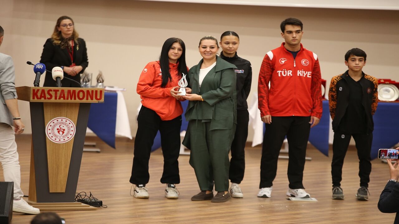 Kastamonu Da Sporun Enleri Ödüllendirildi (6)