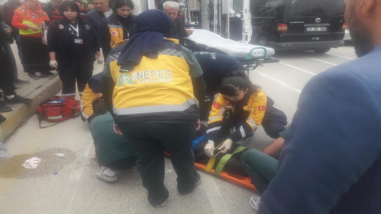 Kastamonu Da Vatandaşa Otomobil Çarptı Ambulans (4)
