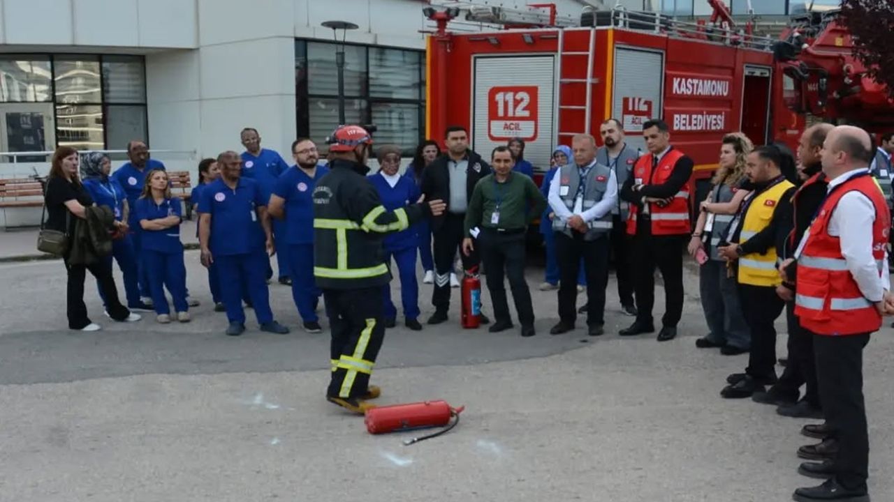 Kastamonu Eğitim Araştırma Hastane Önü Tatbikata (1)