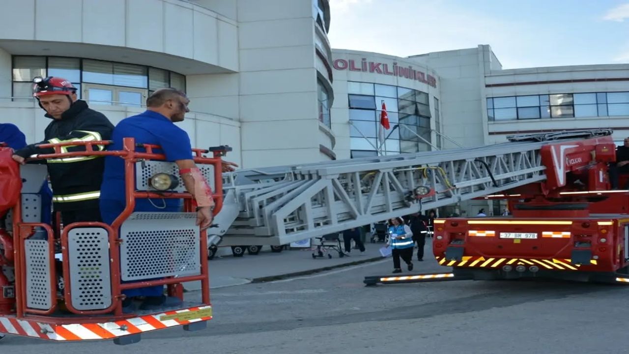 Kastamonu Eğitim Araştırma Hastane Önü Tatbikata (2)