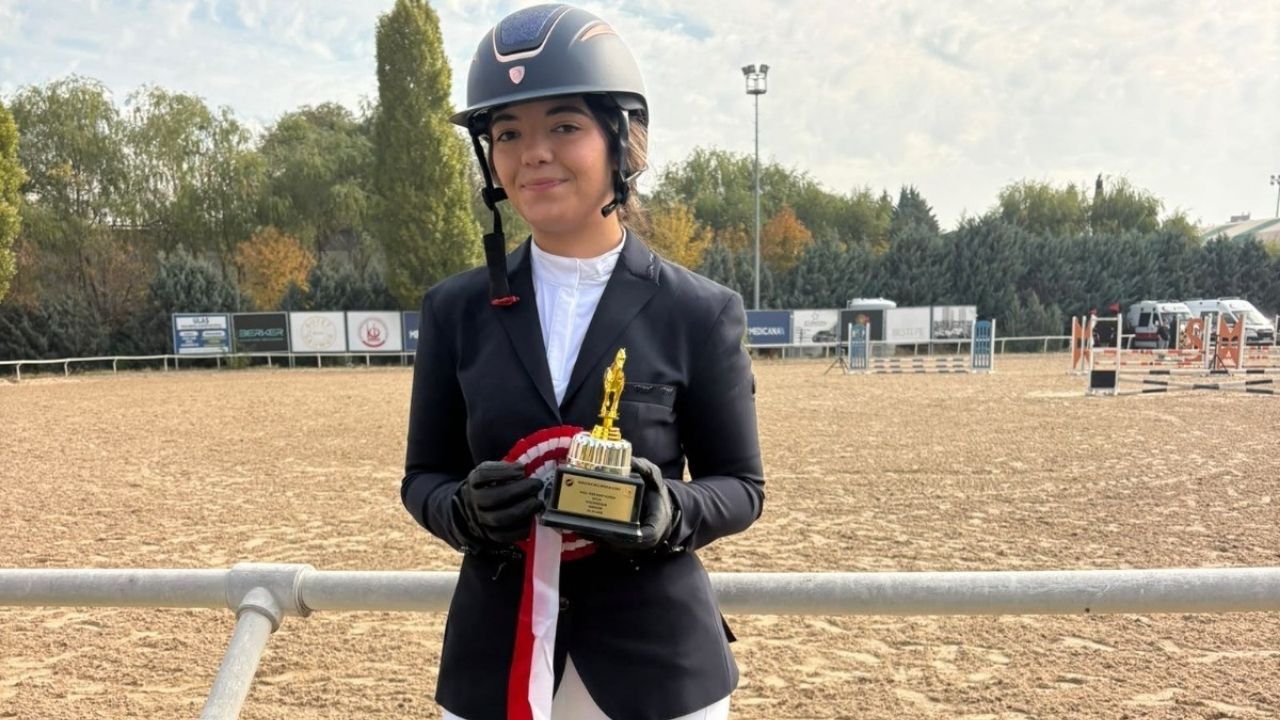 Kastamonu Üniversitesi'nden Gururlandıran Başarı! Kupalar Peş Peşe Geldi (2)