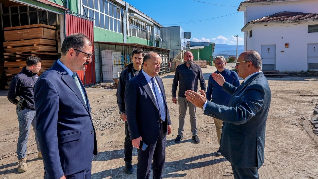 Kastamonu Valisi Dallı’dan Taşköprü’de Fabrika Ziyareti (3)