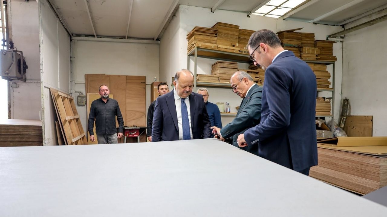 Kastamonu Valisi Dallı’dan Taşköprü’de Fabrika Ziyareti (4)
