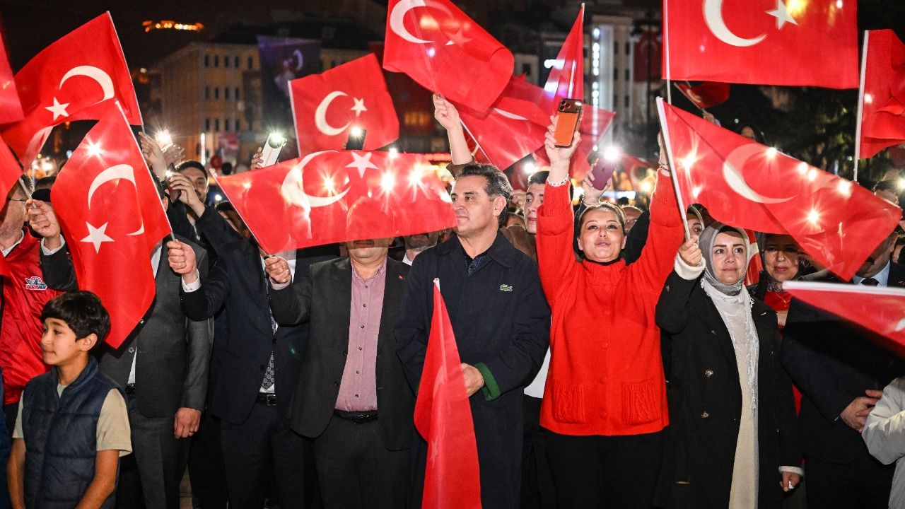 Kastamonu’da 29 Ekim Coşkusu Fener Alayıyla Yaşandı 6