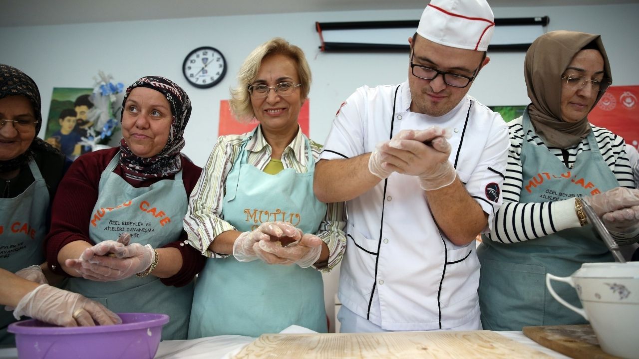 Kastamonu'da Anlamlı Etkinlik Çocuklar Için Kurabiye Yaptılar (6)