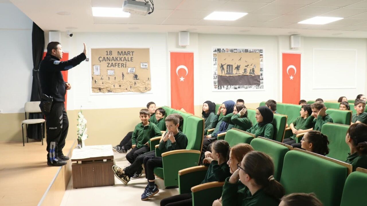 Kastamonu’da Çocuklara Güvenli Internet Eğitimi