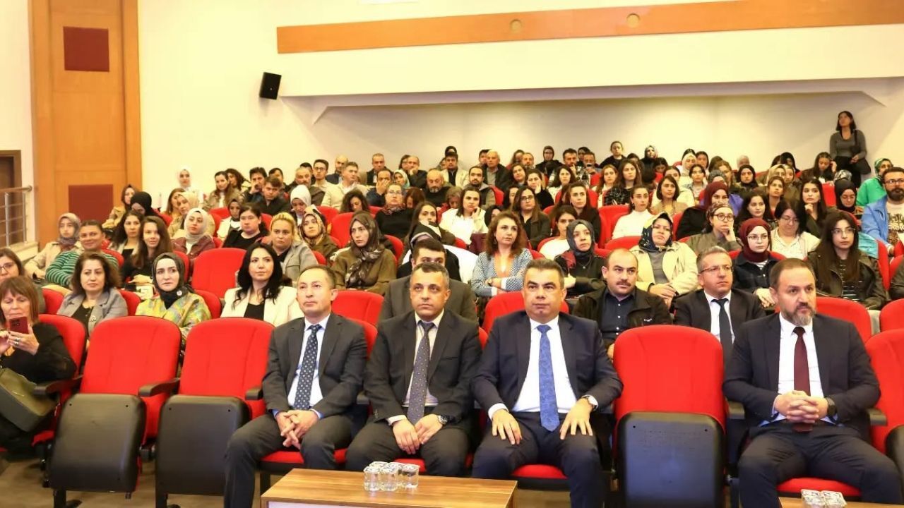 Kastamonu’da Dijital Çağın Öğretmenliği Masaya Yatırıldı (1)