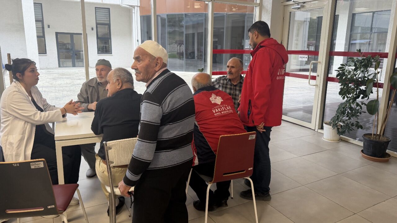 Kastamonu’da Dünya Yaşlılar Günü’nde Gönüllere Dokunan Ziyaret