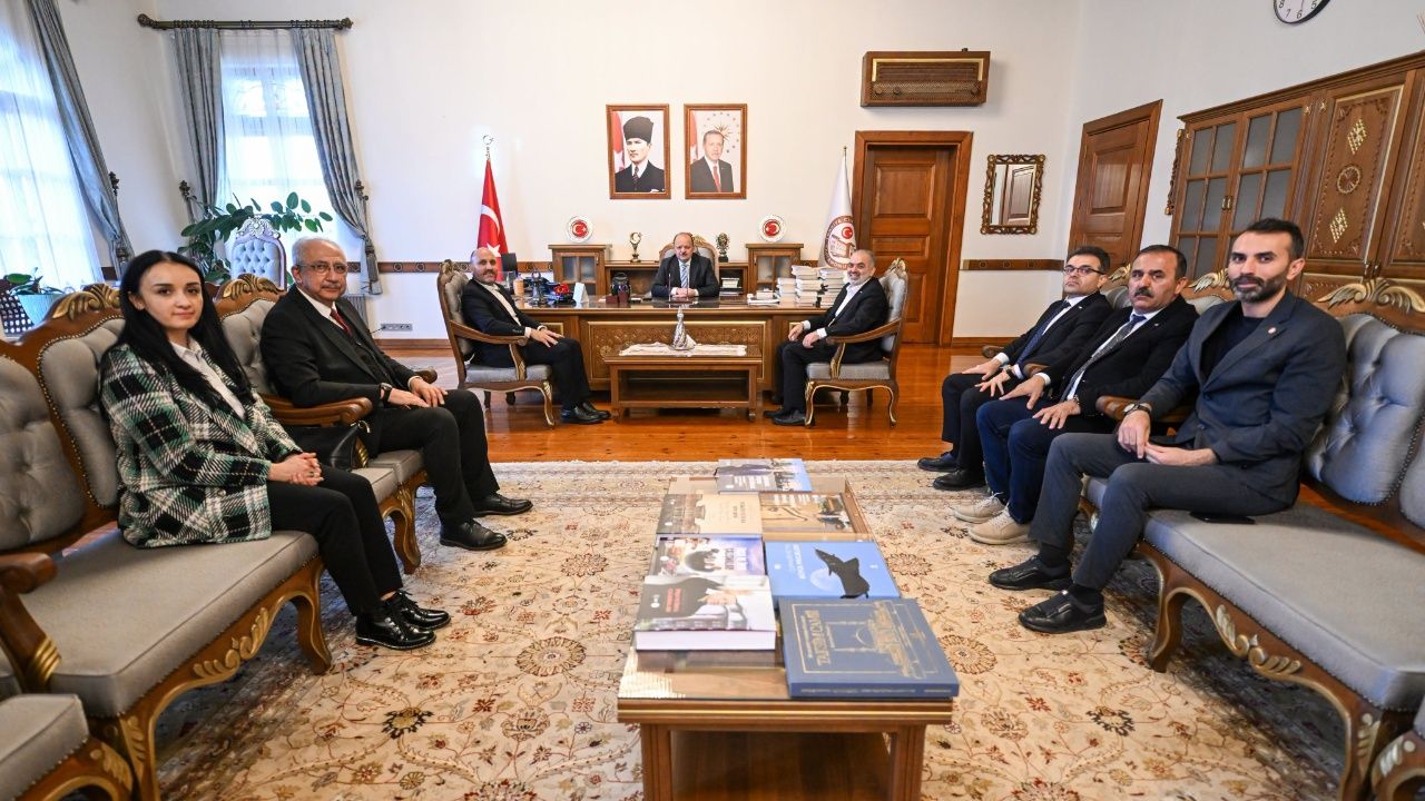 Kastamonu’da Kızılay Heyetinden Vali Dallı’ya Ziyaret