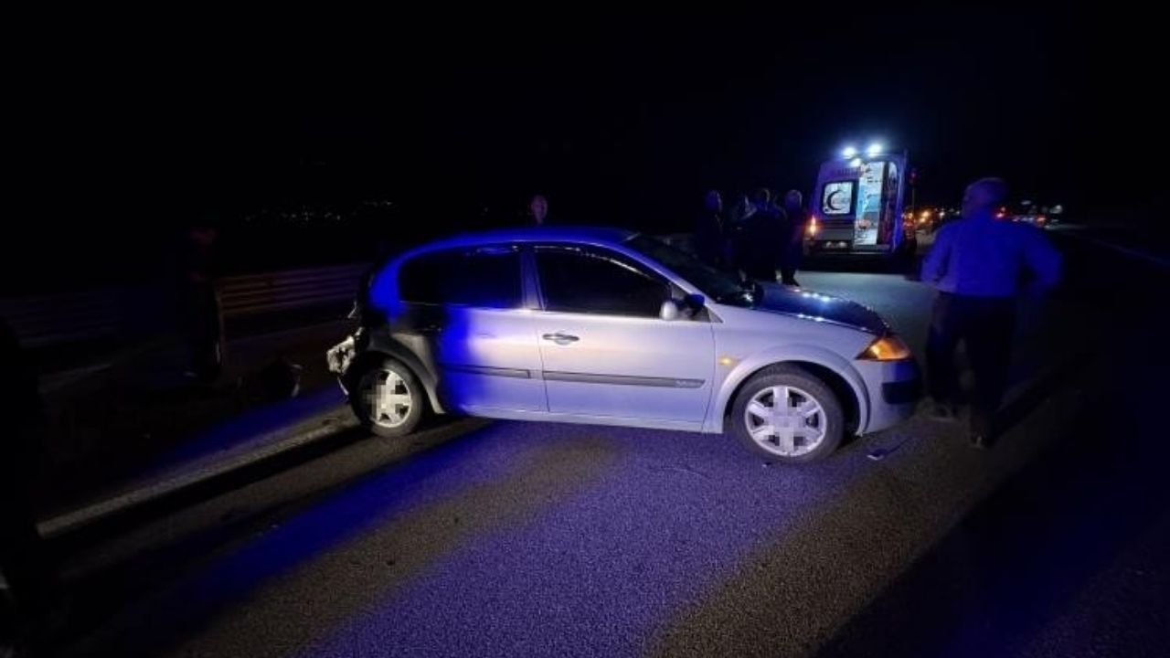 Kastamonu'da Korkutan Kaza! Otomobil Otobüse Çarptı 2 Yaralı (1)