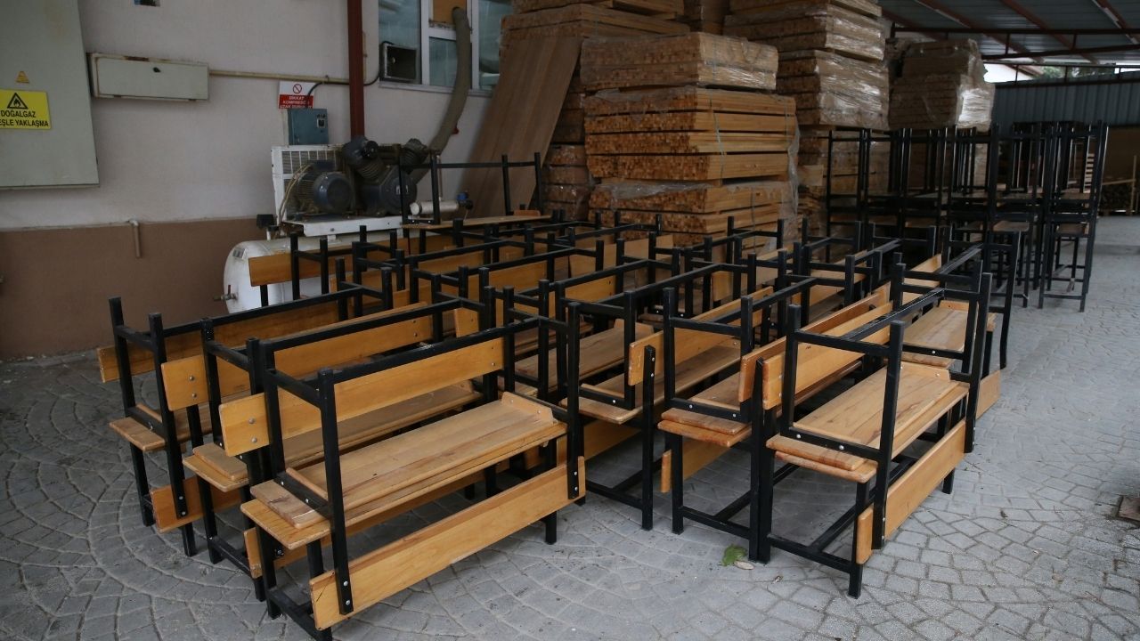 Kastamonu’da Öğrencilerden Örnek Çalışma! Eski Sıralar Yenileniyor (6)