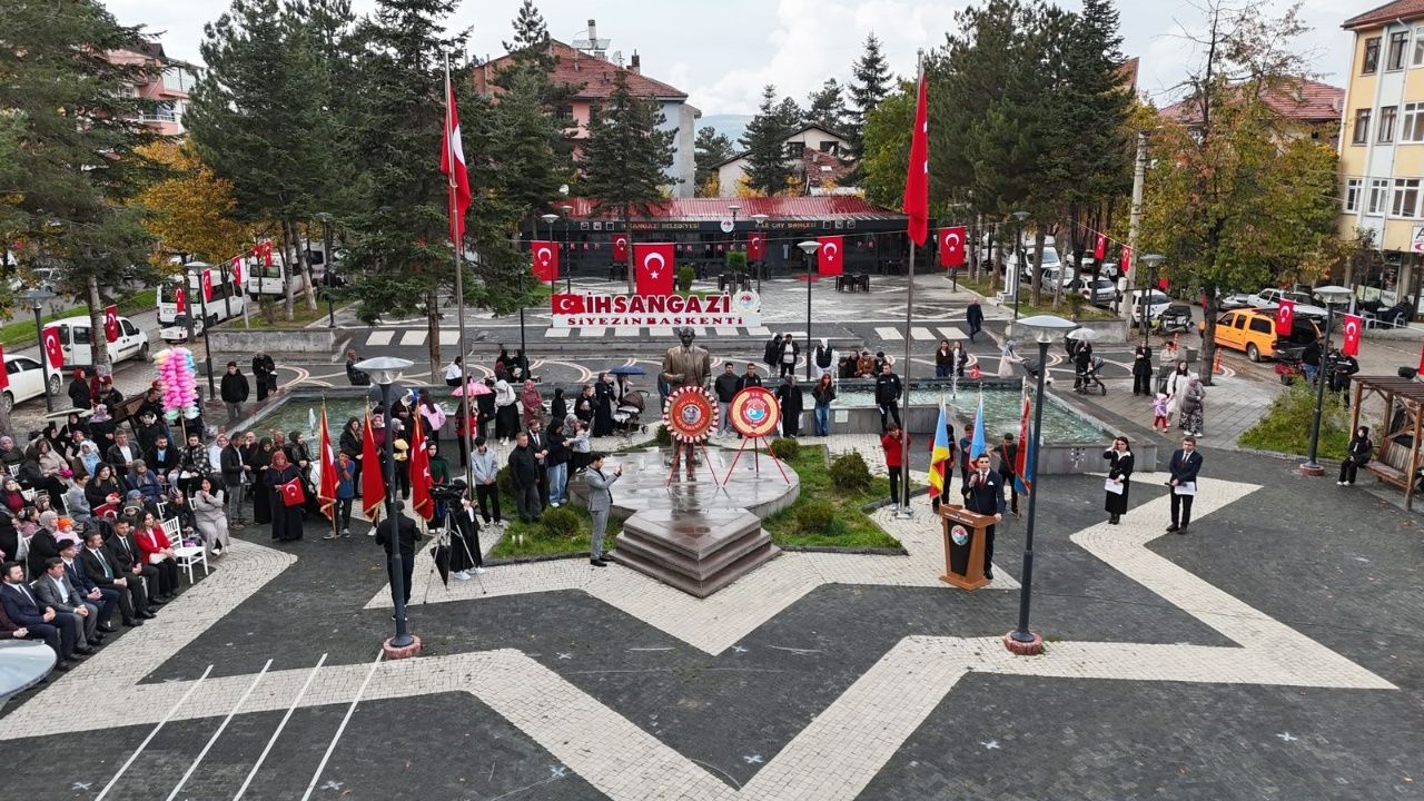 Kastamonu’da Yağış Cumhuriyet Bayramı Coşkusuna Engel Olmadı
