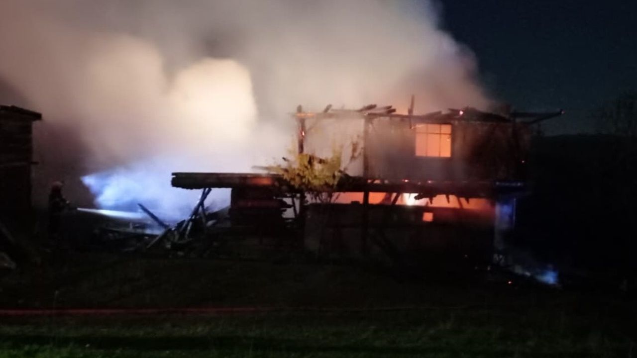 Kastamonu’daki Yangında Acı Tablo Ev Küle Döndü 1