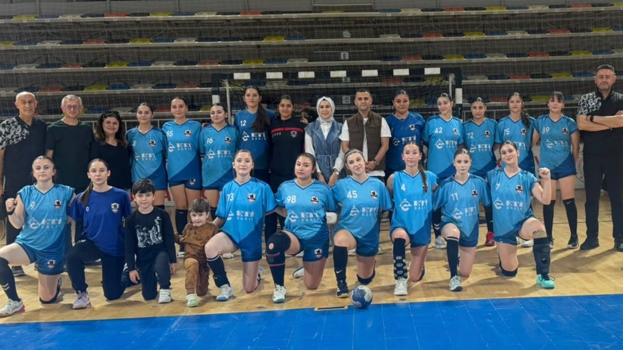 Kastamonu'nun Kadın Hentbol Takımı Sezona Galibiyetle Başladı
