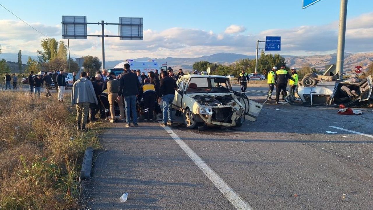 Kavşakta Can Pazarı Yaşandı! Çok Sayıda Yaralı Var (1)