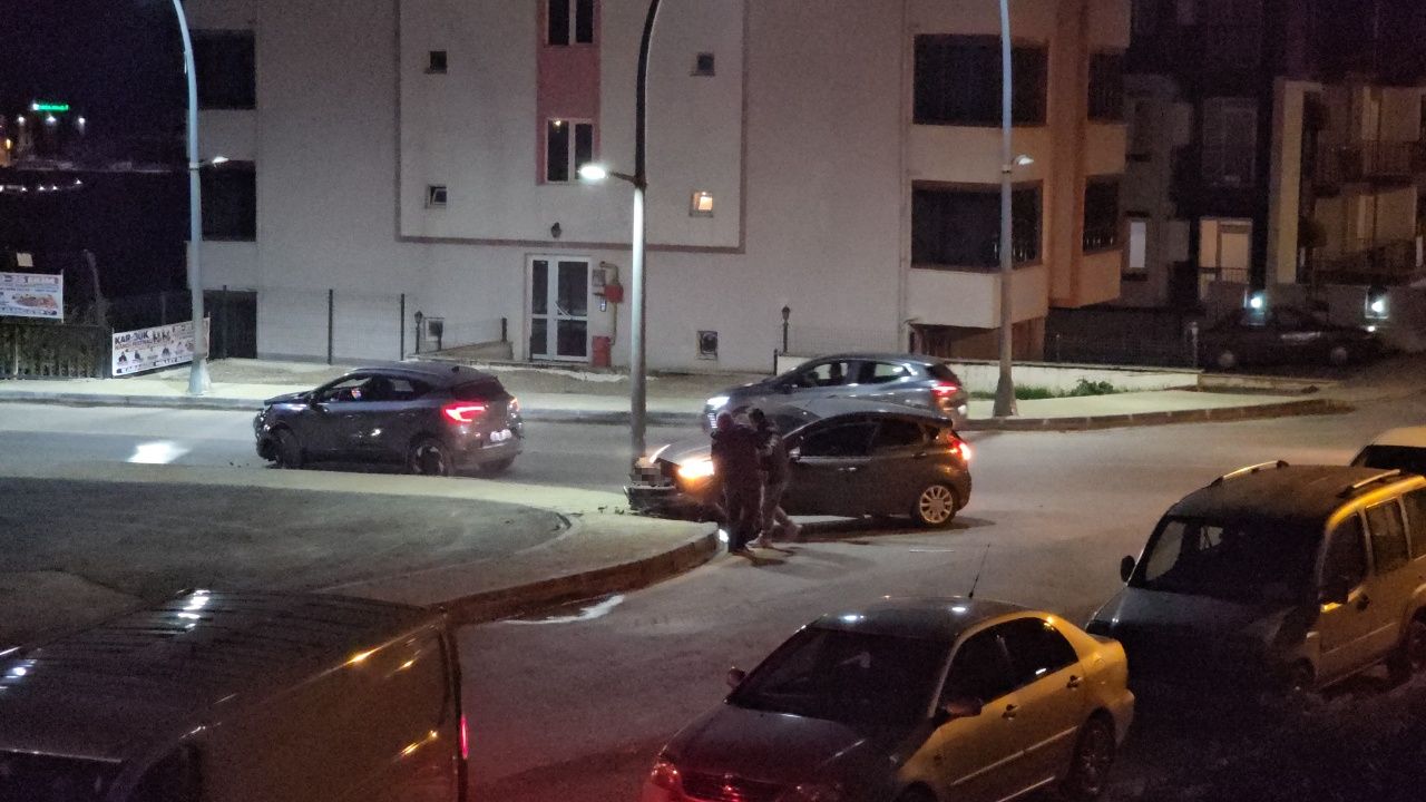 Kavşakta Ortalık Savaş Alanına Döndü! 2 Yaralı