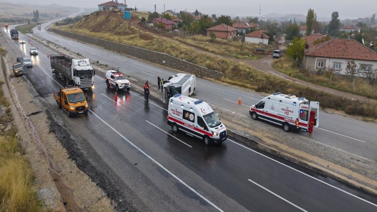 Kırıkkale Işçi Servisi Devrildi 15 Yaralı (3)