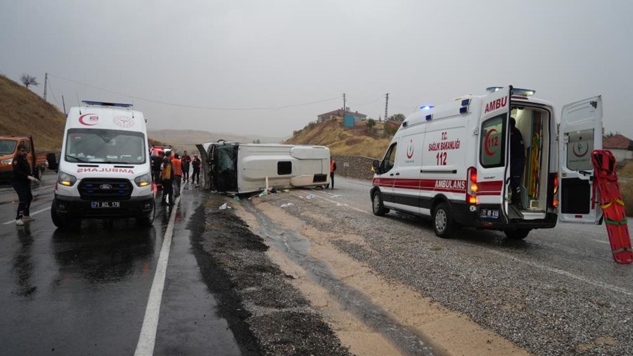 Kırıkkale Işçi Servisi Devrildi 15 Yaralı (4)