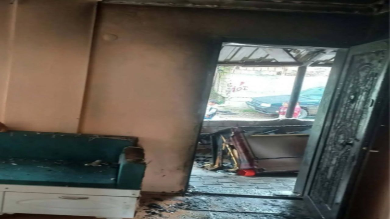Komşu Ilde Alevler Yükseldi! Köy Evi Kullanılamaz Hale Geldi