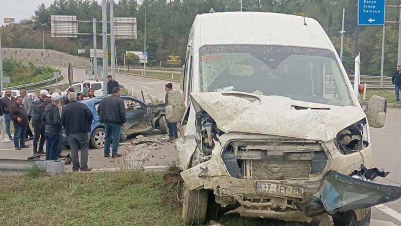 Komşu Ilde Trafik Kazası 37 Plakalı Araç Da Kazaya Karıştı