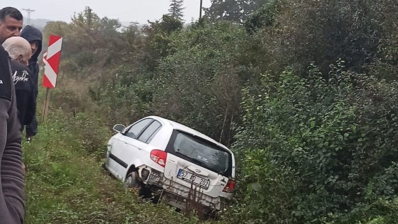 Korkunç Kaza! Otomobil Şarampole Uçtu, 4 Kişi Yaralandı