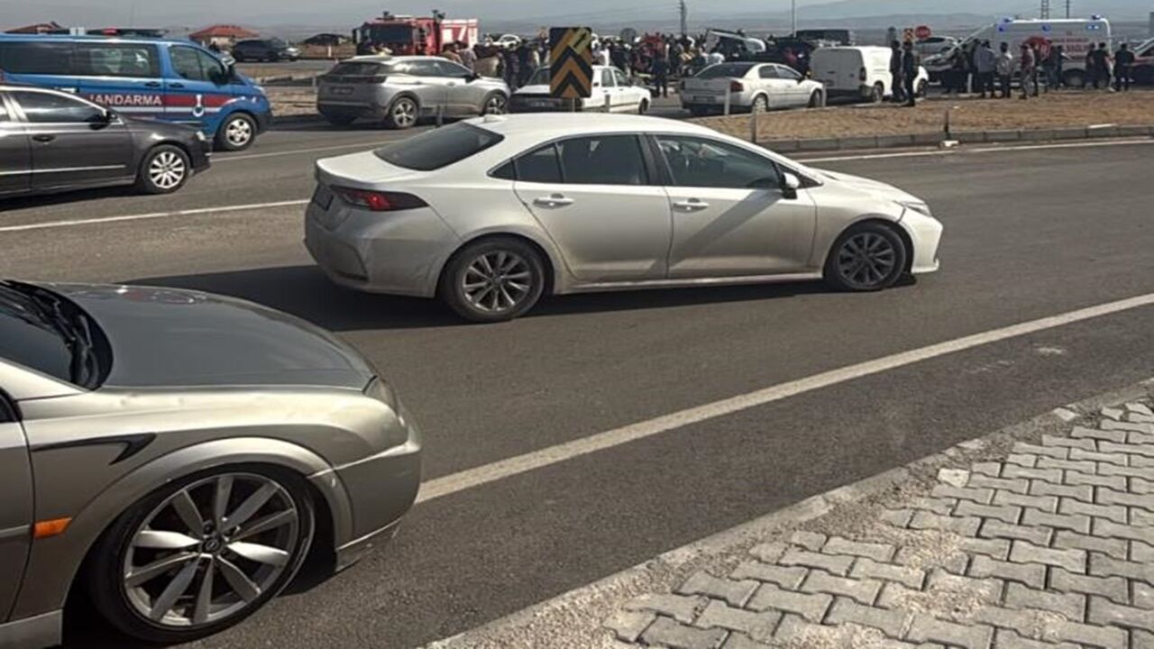 Mhp Konjoyunda Feci Kaza Ölü Ve Yaralılar Var (1)