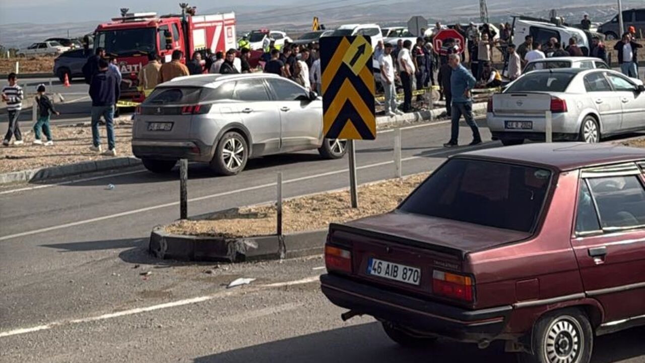 Mhp Konjoyunda Feci Kaza Ölü Ve Yaralılar Var (3)