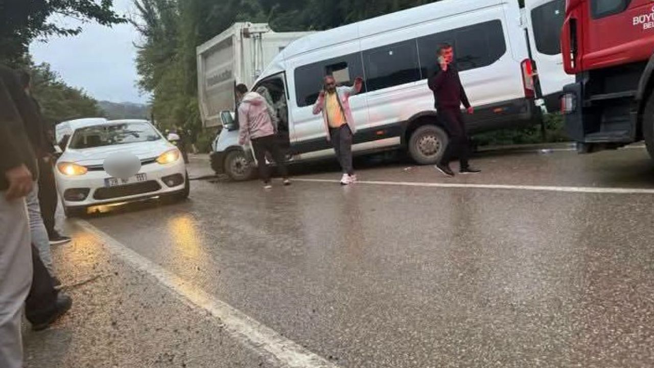 Öğrenci Minibüsü Kaza Yaptı! 1 Ölü, 23 Yaralı 1