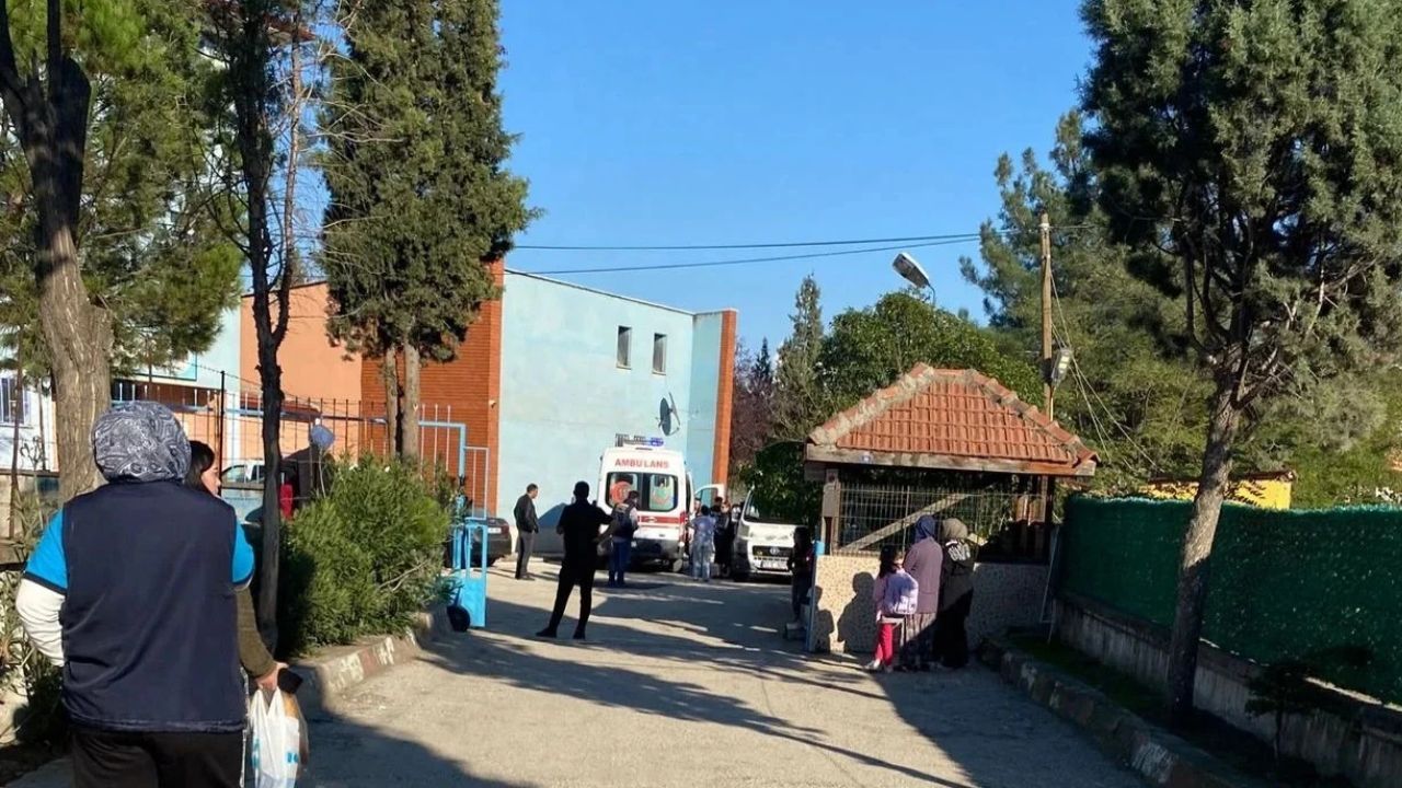 Okul bahçesinde korkunç kaza! Minik öğrenci yaralandı