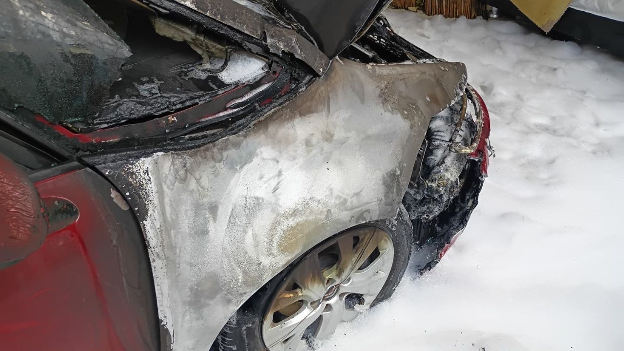 Otomobilini Yıkıyordu, Bir Anda Alevler Yükseldi 1