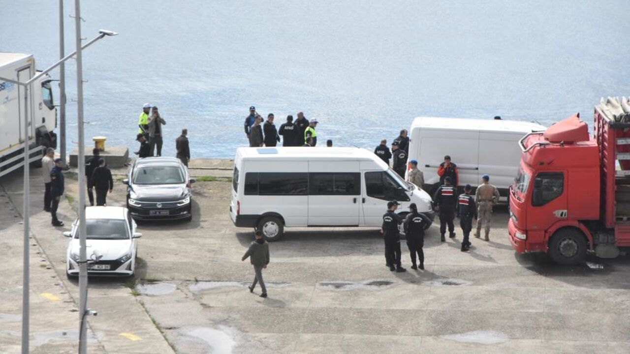 Polisin Cansız Bedeni Kıyıya Getirildi (1)
