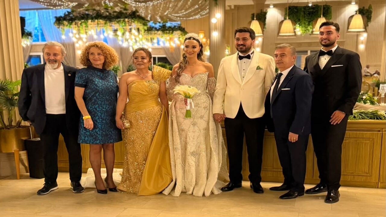Rafet Ve Mine Ertürk’ün Kızı (3)