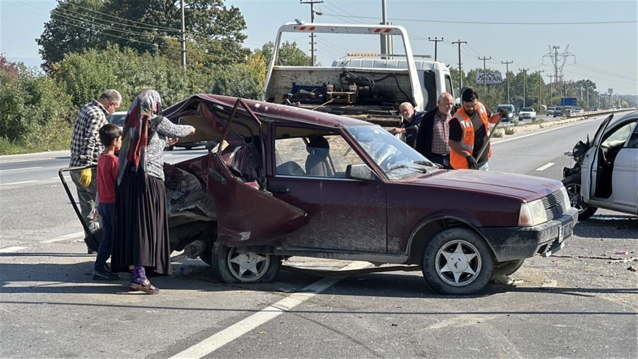 Sakarya Kastamonu Plakalı Feci Kaza (3)