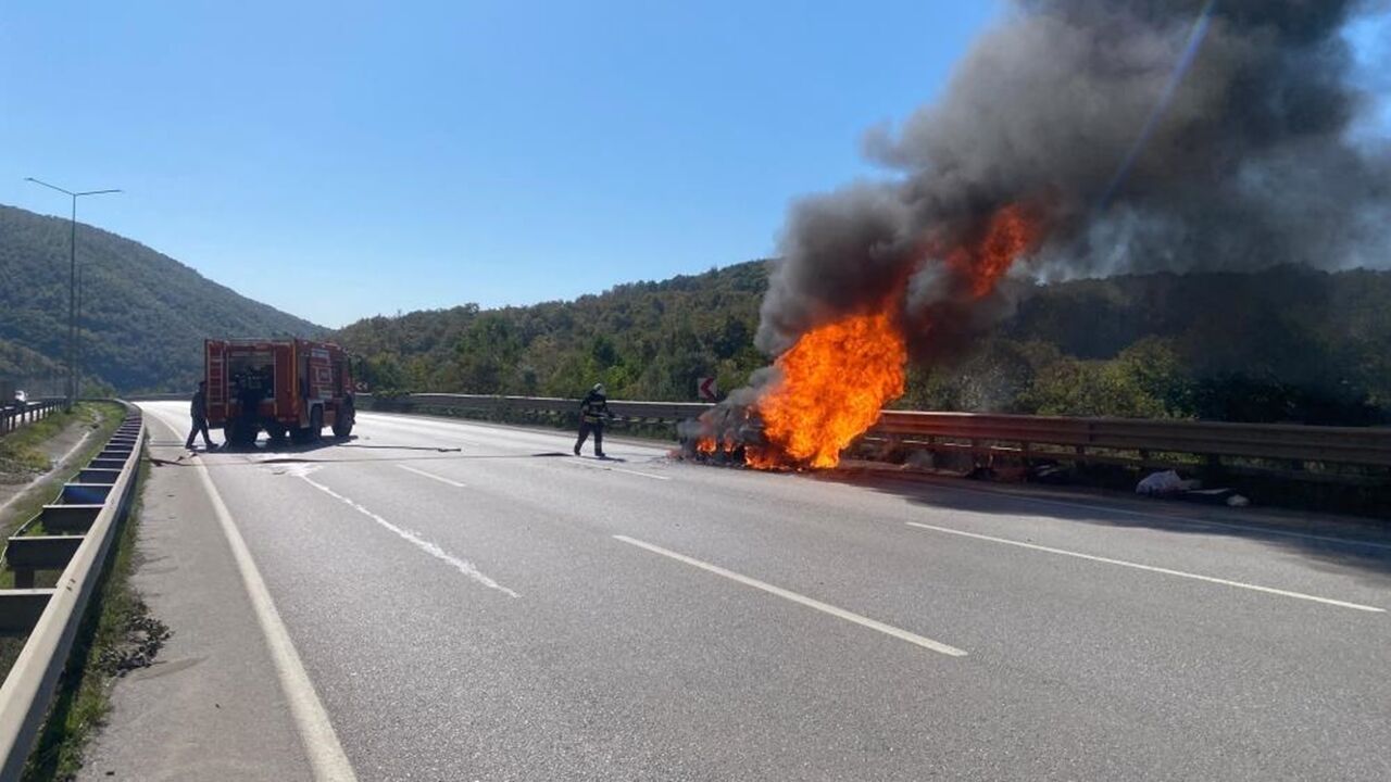 Samsun Otomobil Alev Topuna Döndü (2)