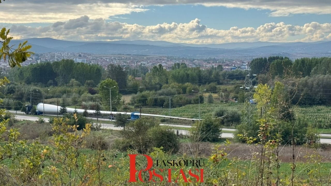Sinop’a Giden Dev Kanatlar Taşköprü Trafiğini Aksattı (2)