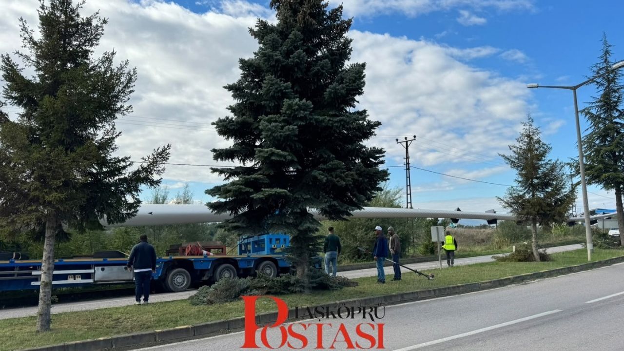 Sinop’a Giden Dev Kanatlar Taşköprü Trafiğini Aksattı (4)