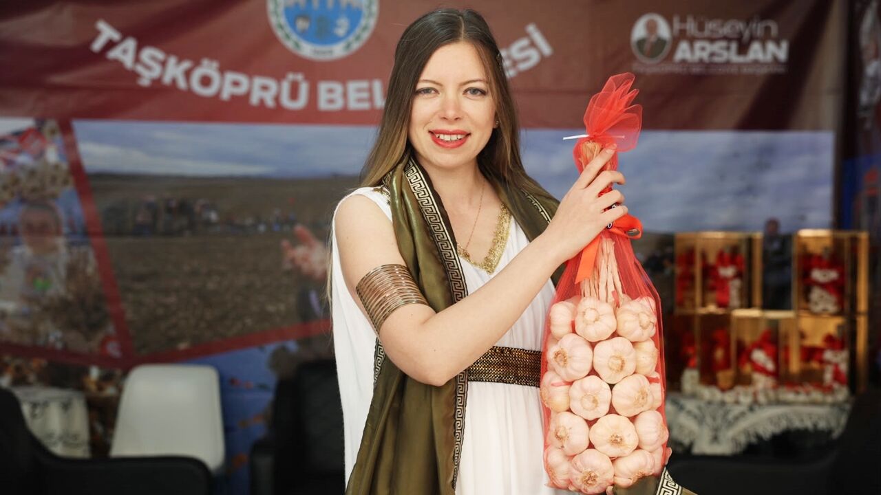 Taşköprü Belediye Sarımsak Standı (3)