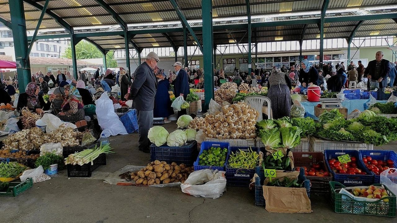 Taşköprü Pazarında Iki Mevsim Bir Arada İşte Fiyatlar (2)