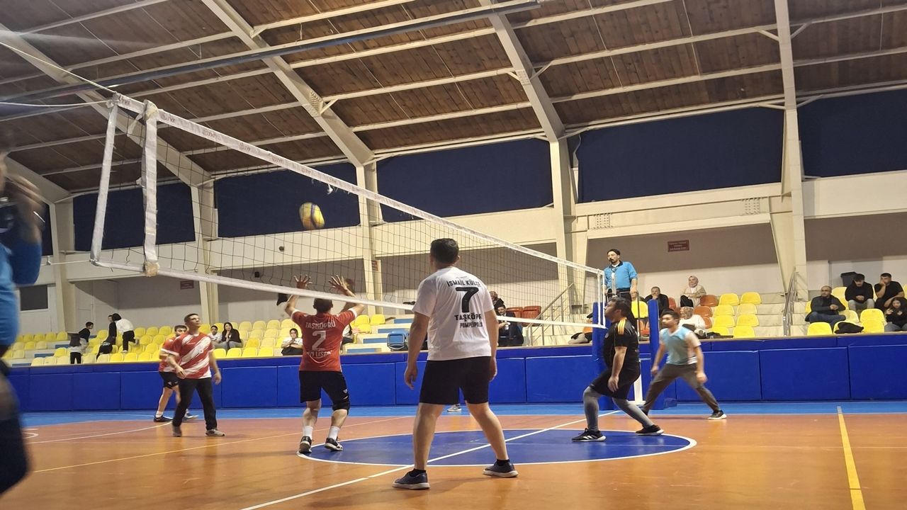 Taşköprü Voleybol Turnuvası Şampiyon (2)