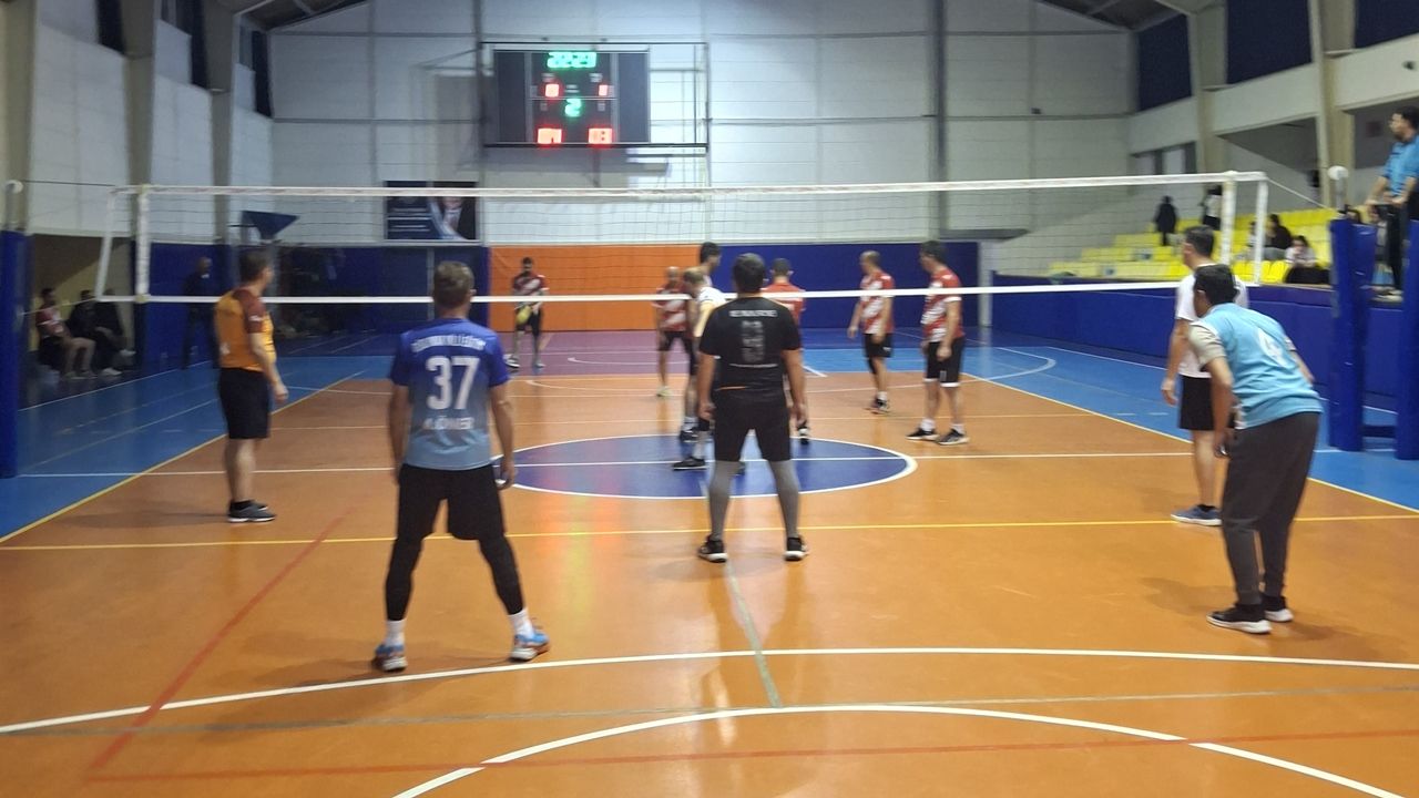 Taşköprü Voleybol Turnuvası Şampiyon (4)