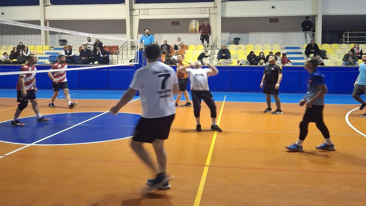 Taşköprü Voleybol Turnuvası Şampiyon (6)