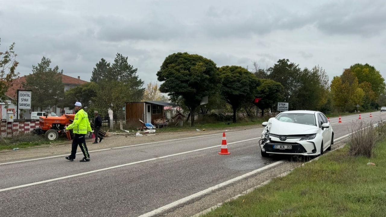 Taşköprü Yolunda Otomobil Traktöre Arkadan Çarptı 1 Yaralı (4)