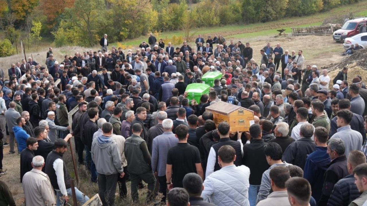 Taşköprü’de 4 Kişi Gözyaşlarıyla Yan Yana Toprağa Verildi (1)