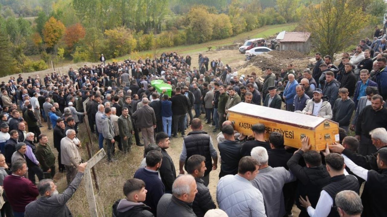 Taşköprü’de 4 Kişi Gözyaşlarıyla Yan Yana Toprağa Verildi (3)